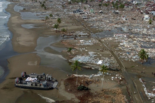 Masyarakat tertipu oleh berita hoaks tsunami di Jayapura.  Sumber foto : pixabay