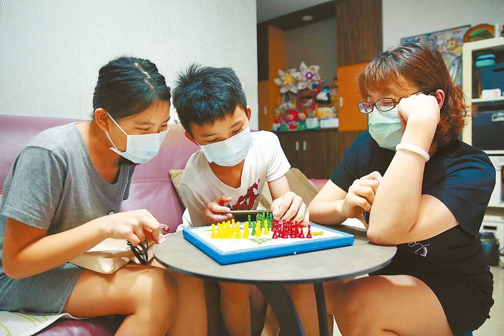 Kebijakan Baru Lawan Penularan Wabah di Taipei: Satu Terinfeksi, Semua Diperiksa. Sumber: China Times. 