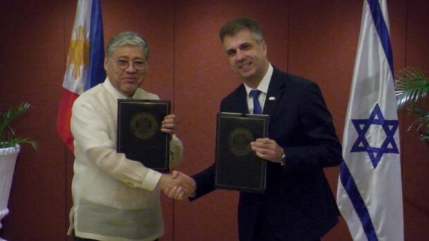 Philippines and Israel sign a contract on environmental protection. (Photo from INQUIRER.NET)