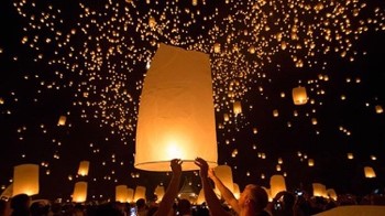 Indahnya Ribuan Lampion Menerangi Langit Candi Borobudur Saat Waisak 
