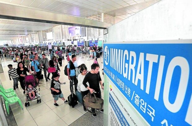 New outbound travel regulations for Filipinos are delayed by the Department of Justice. (Photo from INQUIRER.NET) 