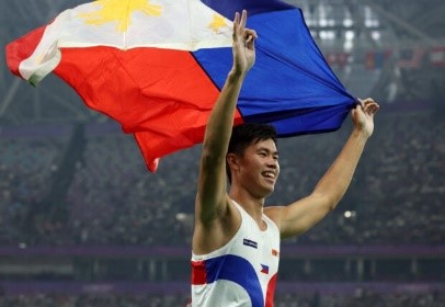 EJ Obiena wins the Philippines' first gold medal, and PH President Marcos congratulates him. (Photo from INQUIRER.net) 