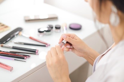 The Food and Drug Administration urges consumers to avoid using uncertified cosmetics. (Photo / Retrieved from Pixabay) 