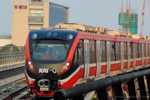 Perjalanan LRT Jabodebek Terlambat 150 Menit Akibat Sinyal Terganggu