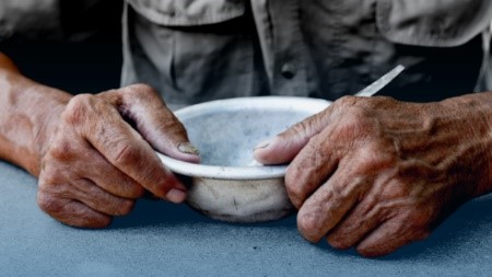 Third-quarter 2023 saw a small decline in family hunger in the Philippines, according to Social Weather Stations. (Photo from INQUIRER.net) 