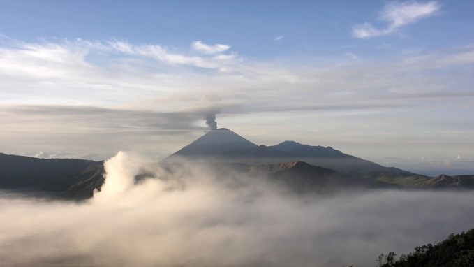 Hasil pengamatan hari ini(12/5) selama enam jam, Gunung Semeru  mengalami 29 kali erupsi