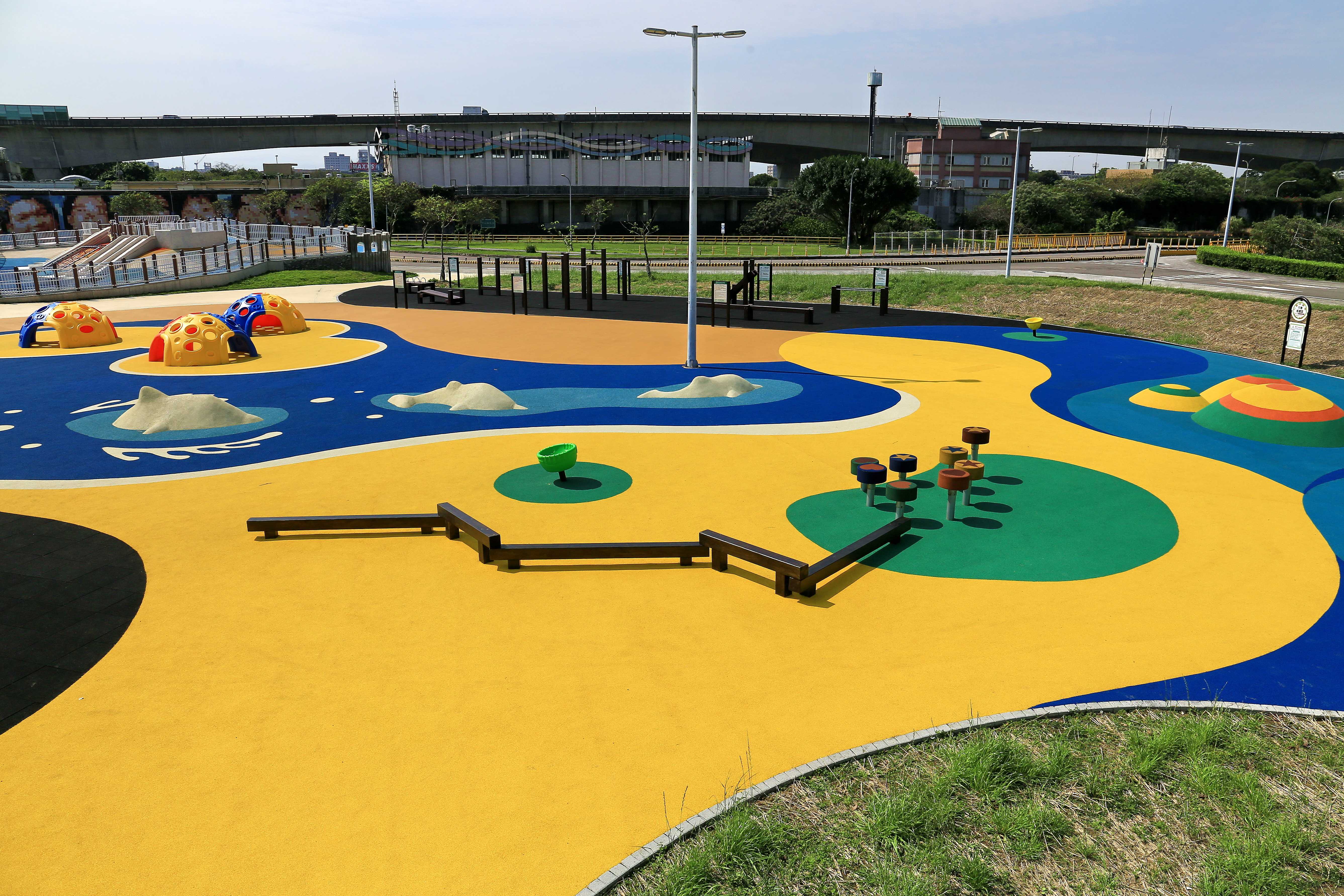 台北市與新北市宣布，10月1日起公園兒童遊戲場與遊具開放使用。（圖／取自臺北市政府工務局水利工程處）