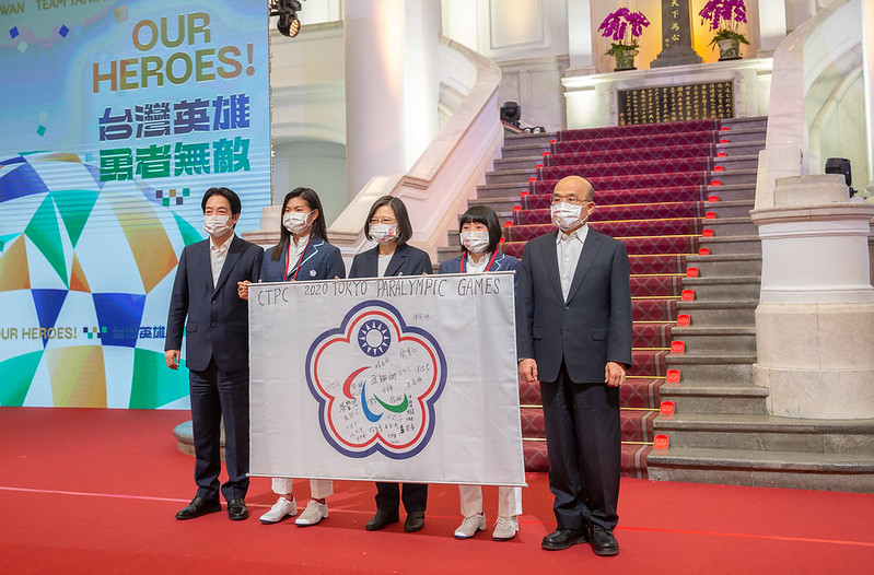 總統蔡英文偕同副總統賴清德出席「OUR HEROES 台灣英雄 勇者無敵」派對。（圖／總統府提供）