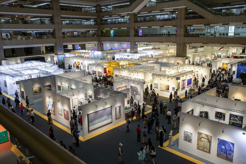 Taipei International Art Fair ART TAIPEI 2021 yang ke-28 akhir-akhir ini diadakan di World Trade Center Hall 1. Sumber: Diambil dari Kementerian Kebudayaan