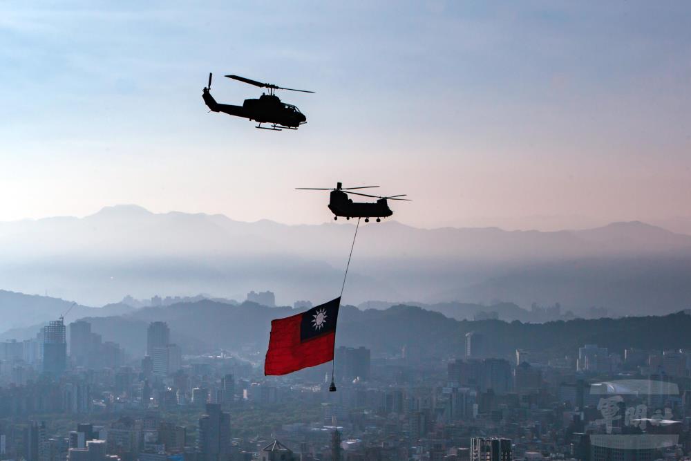 首場軍機「半兵力」預演，迎雙十國慶。 圖／軍聞社提供