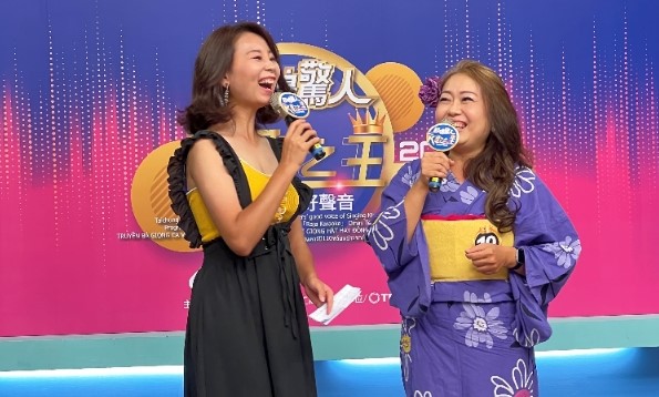 Zhang Lu Lu from Indonesia got the first prize with Sandy Lam Yik Lin’s (林憶蓮) classic song “At Least I've Got You”. (Photo / Provided by the Labor Affairs Bureau, Taichung City Government)