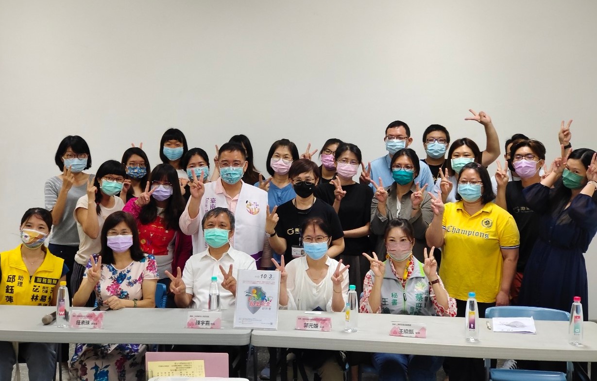 Pekerja sosial Tainan bergandengan tangan dengan organisasi amal untuk membantu yang kurang mampu. Sumber: Diambil dari Serikat Pekerja Sosial Kota Tainan