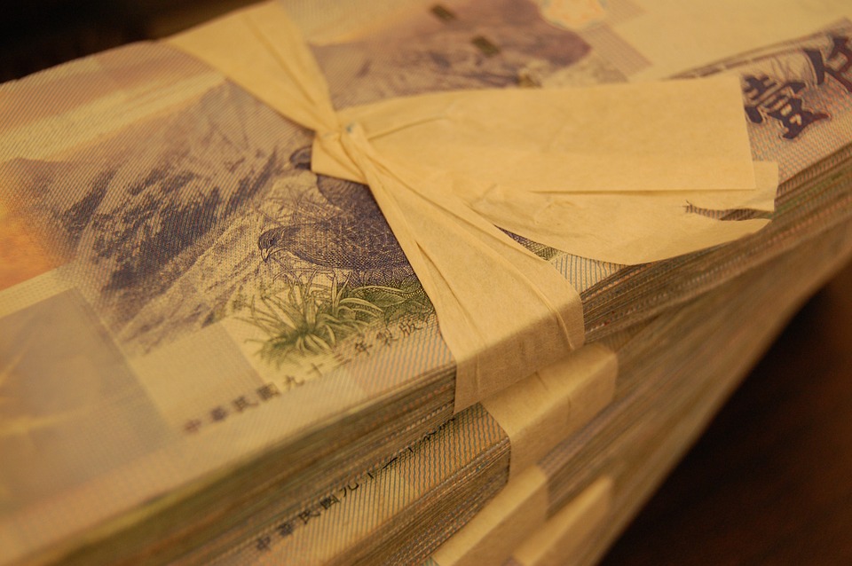Pekerja migran diingatkan untuk mengirimkan uang dengan menggunakan cara legal.  Sumber: foto diambil dari Pixabay