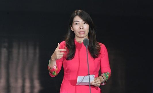 Chị Dương Thị Thúy Hằng giành được "Giải thưởng Người dẫn chương trình xuất sắc của các chương trình phát thanh phong cách đời sống" của Giải thưởng Kim Chung lĩnh vực Phát thanh lần thứ 56. (Nguồn ảnh: SET TV) 
