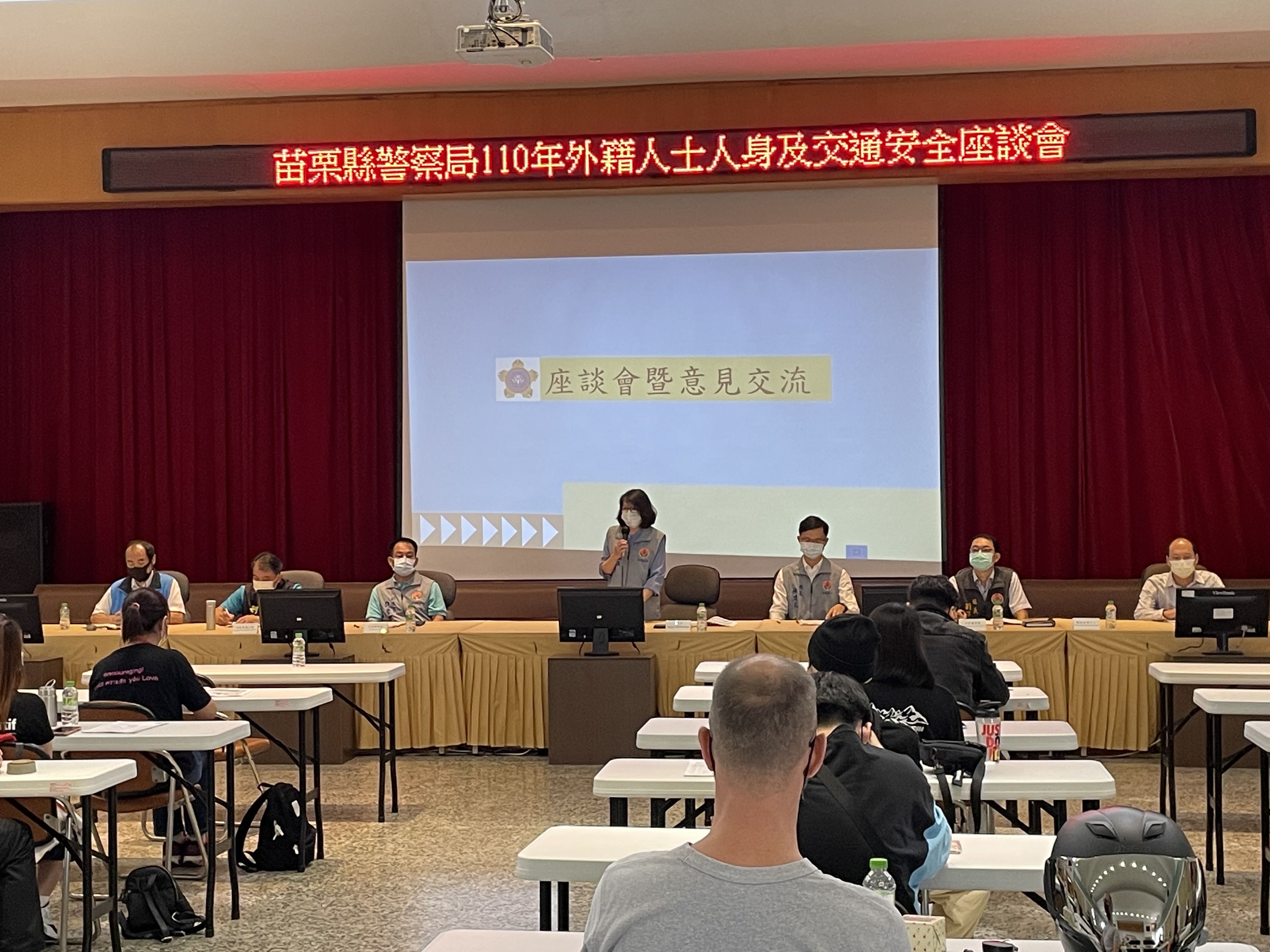 The Miaoli Police Station uses an action drama to promote the traffic safety rules to new immigrants. (Photo / Provided by the Miaoli County Government)