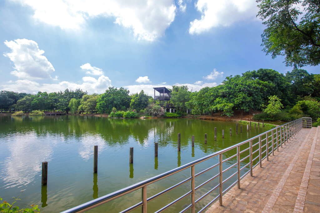 There are pavilions in the park where the tourists can have a leisure time. (Photo / Provided by the Tourism Bureau, Taoyuan City)