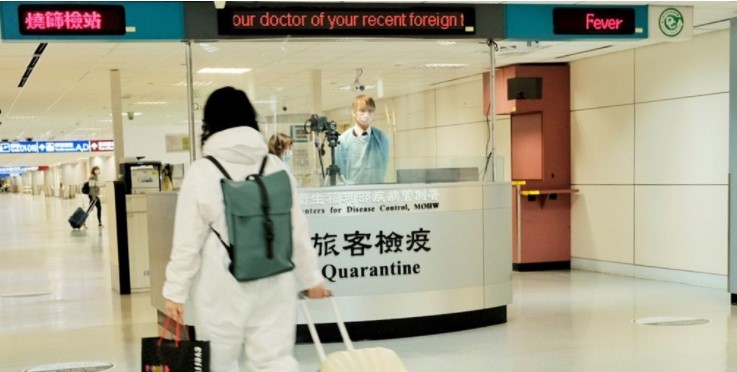 Seiring dengan pandemi lokal yang semakin membaik, pusat komando memulai kembali program imigrasi untuk pelajar asing. Sumber: Bandara Zhongzheng
