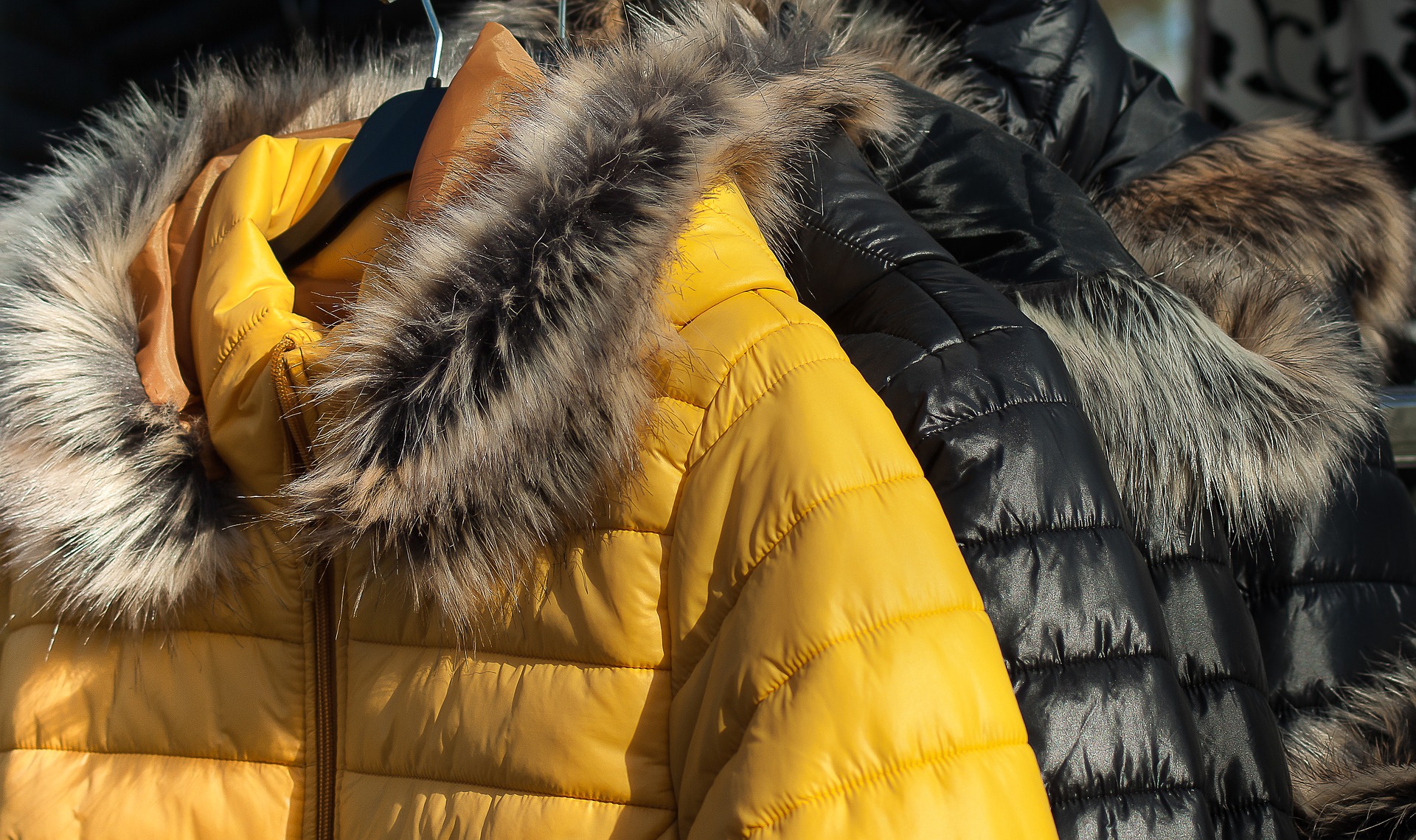 新事社會服務中心募集全新男性禦寒衣物，將進行外籍漁工愛心送暖的活動。（圖／取自Pixabay網站）