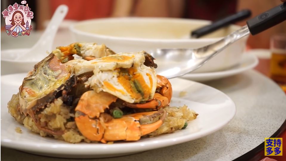 Các món ăn đều rất phong phú đa dạng từ món khai vị, món chính với thịt lươn, cơm chiên cua, vịt hầm. (Nguồn ảnh: kênh YouTube “跟著多多一起走Dada Kim”)