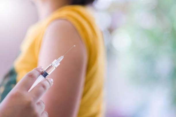 Warga asing yang berdomisili secara sah dapat membuat janji vaksinasi. Sumber: Pixabay