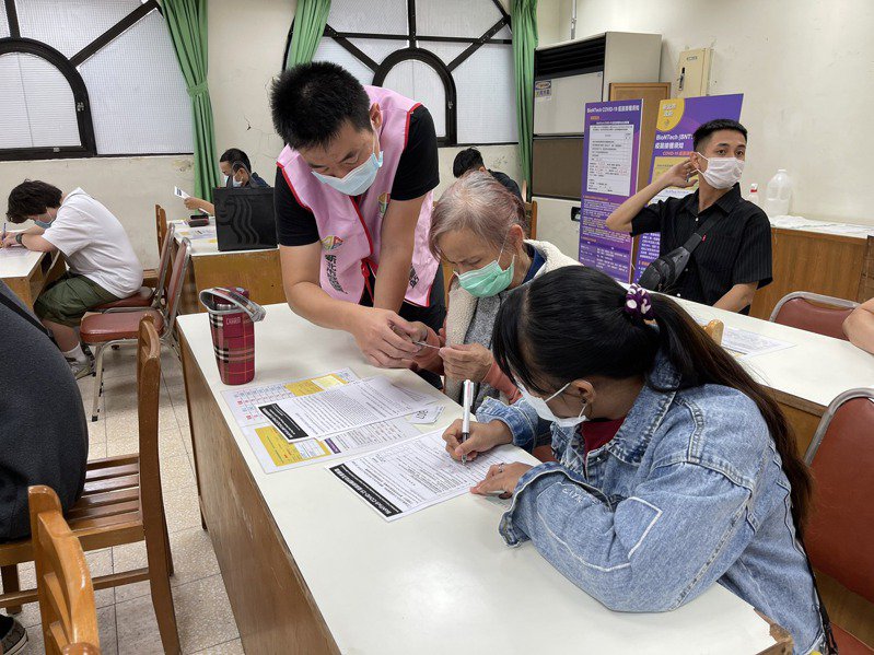 Biro Urusan Sipil New Taipei telah menugaskan 18 penerjemah yang bertugas untuk menyediakan layanan terjemahan dalam 4 bahasa. Sumber: Biro Urusan Sipil New Taipei