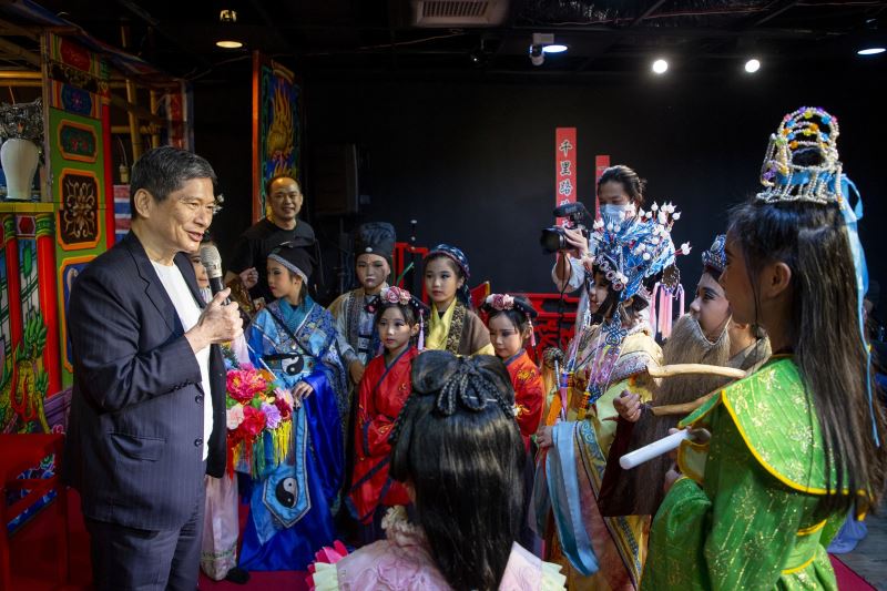 Minister Lee visits Harmony Cultural Experience Theatre. (Photo / Provided by Ministry of Culture)