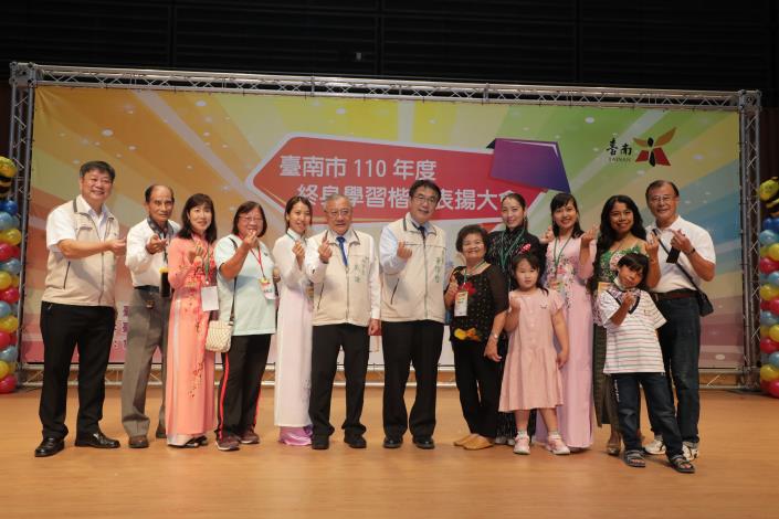 Kota Tainan telah dianugerahi Penghargaan Luar Biasa oleh Kementerian Pendidikan selama 6 tahun berturut-turut dan telah mendapatkan Penghargaan Dedikasi Senior ke-5. Sumber: Diambil dari Balai Kota Tainan