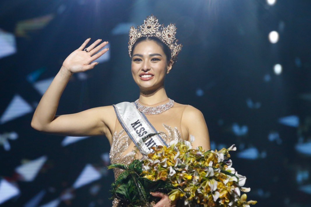 Xuất sắc vượt qua 29 ứng cử viên khác, thí sinh Anchilee Scott-Kemmis (SBD 27) giành vương miện, đăng quang Hoa hậu Hoàn vũ Thái Lan 2021. (Nguồn ảnh: Twitter)