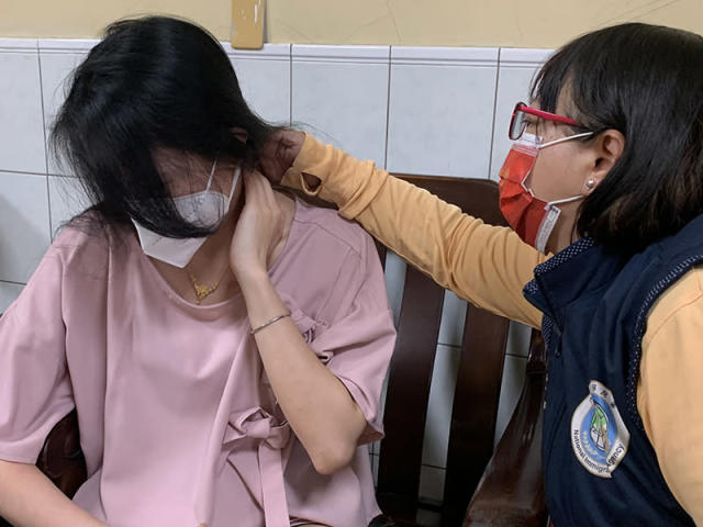 印尼新住民遭虎頭蜂螫傷。 圖／高雄第二服務站提供