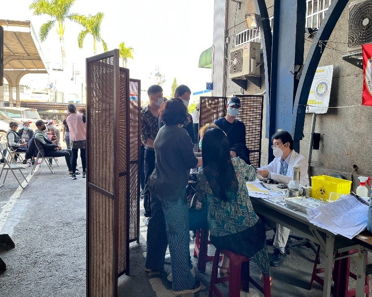 NIA Changhua Brigade & Changhua County Government set up a vaccination station for foreign nationals. (Photo / Provided by the Changhua Brigade)