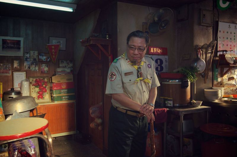 2015年《我們全家不太熟》為陳松勇最後一部電影。（圖／翻攝自我們全家不太熟臉書）