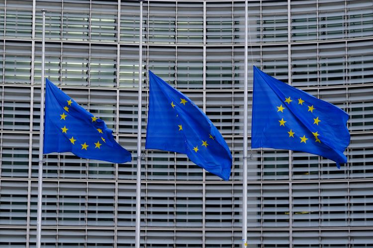 Uni Eropa: Omicron Akan Mendominasi Kasus Covid-19 di Eropa Pertengahan Januari. Sumber: KOMPAS.com