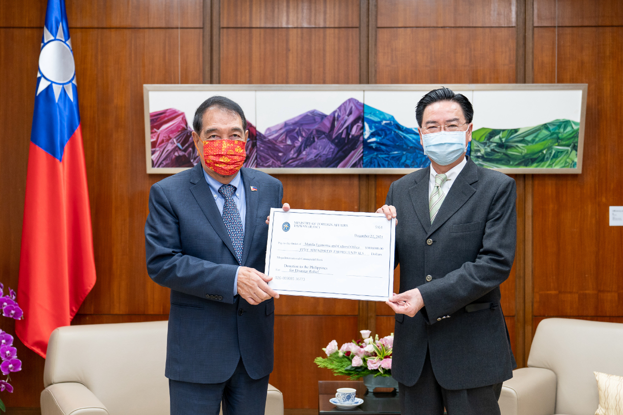 Chính phủ Đài Loan cũng đã quyết định trao tặng cho Philippines 500.000 USD để hỗ trợ khắc phục thiên tai. (Nguồn ảnh: Văn phòng đại diện của Philippines tại Đài Loan)