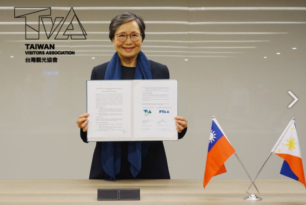 The signing was completed on November 24 by Ye Ju Lan, the president of the Taiwan Visitors Association. (Photo / Provided by the Taiwan Visitors Association)