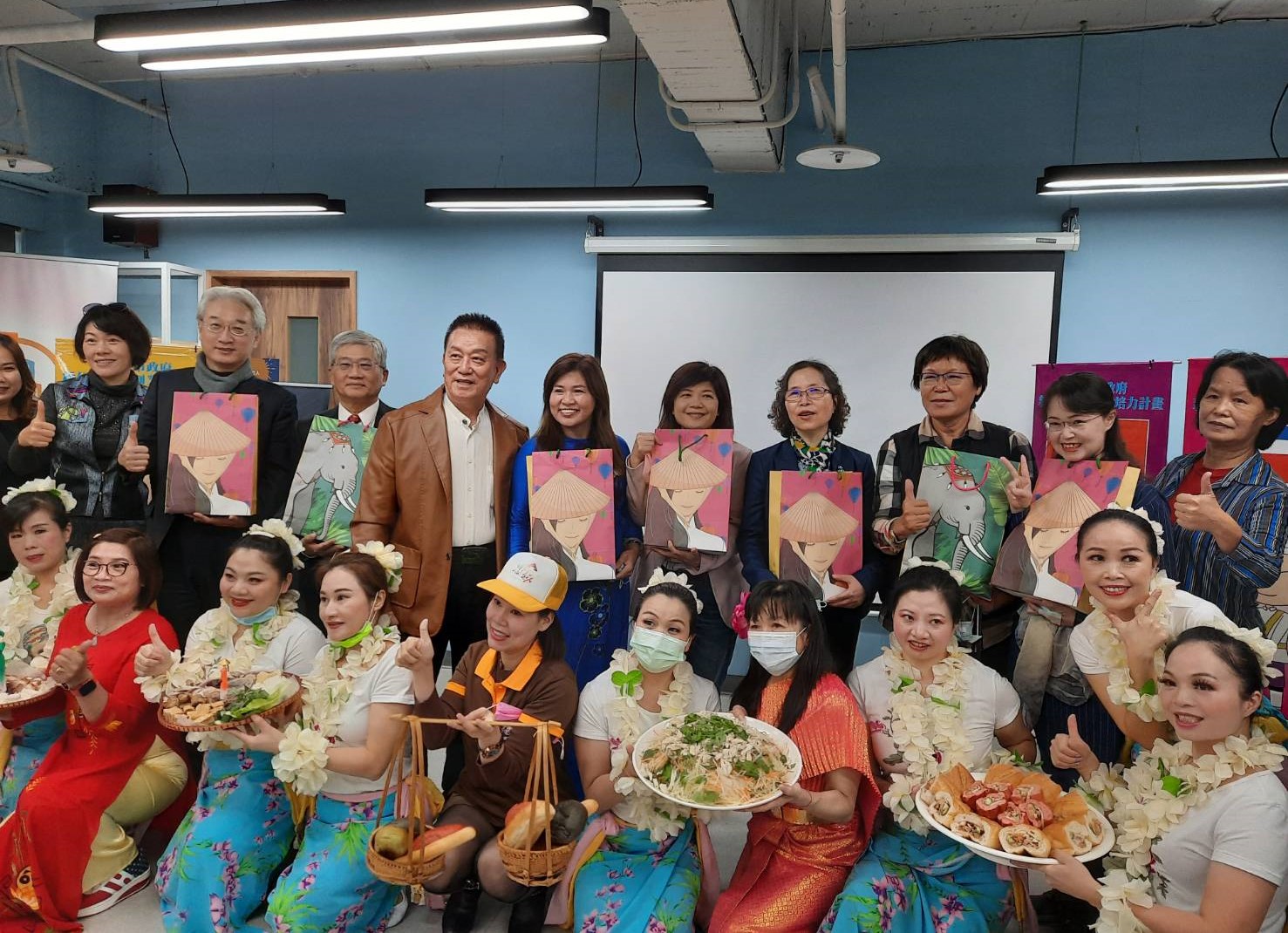 A result presentation of new immigrants’ micro-entrepreneurship training courses was held recently. (Photo / Provided by the Taichung City Government)