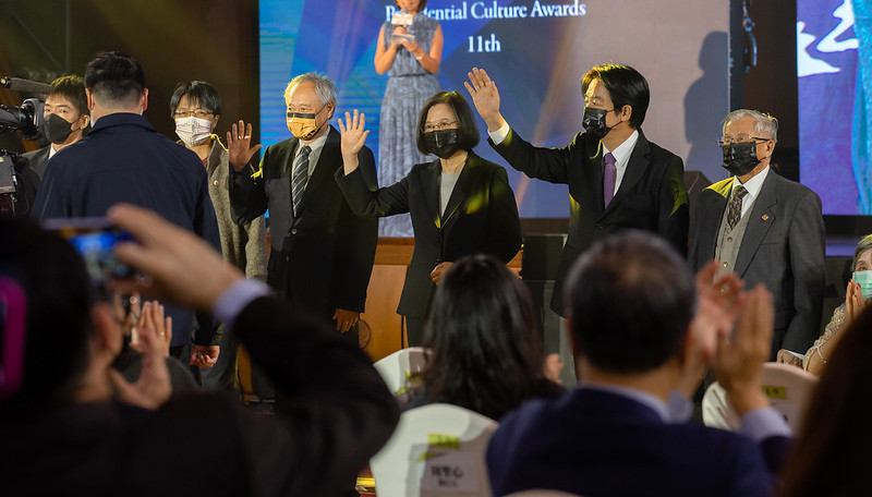 Tsai Ing-wen dan Lai Qingde menghadiri upacara penghargaan. Sumber: Gedung Kantor Kepresidenan