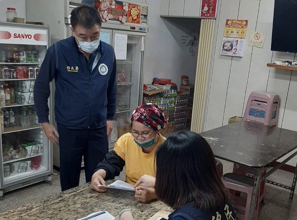 Departemen Imigrasi bersama Dinas Kesehatan Hualien mendorong Program Vaksin Harmonis. Sumber: Dinas Kesehatan Hualien