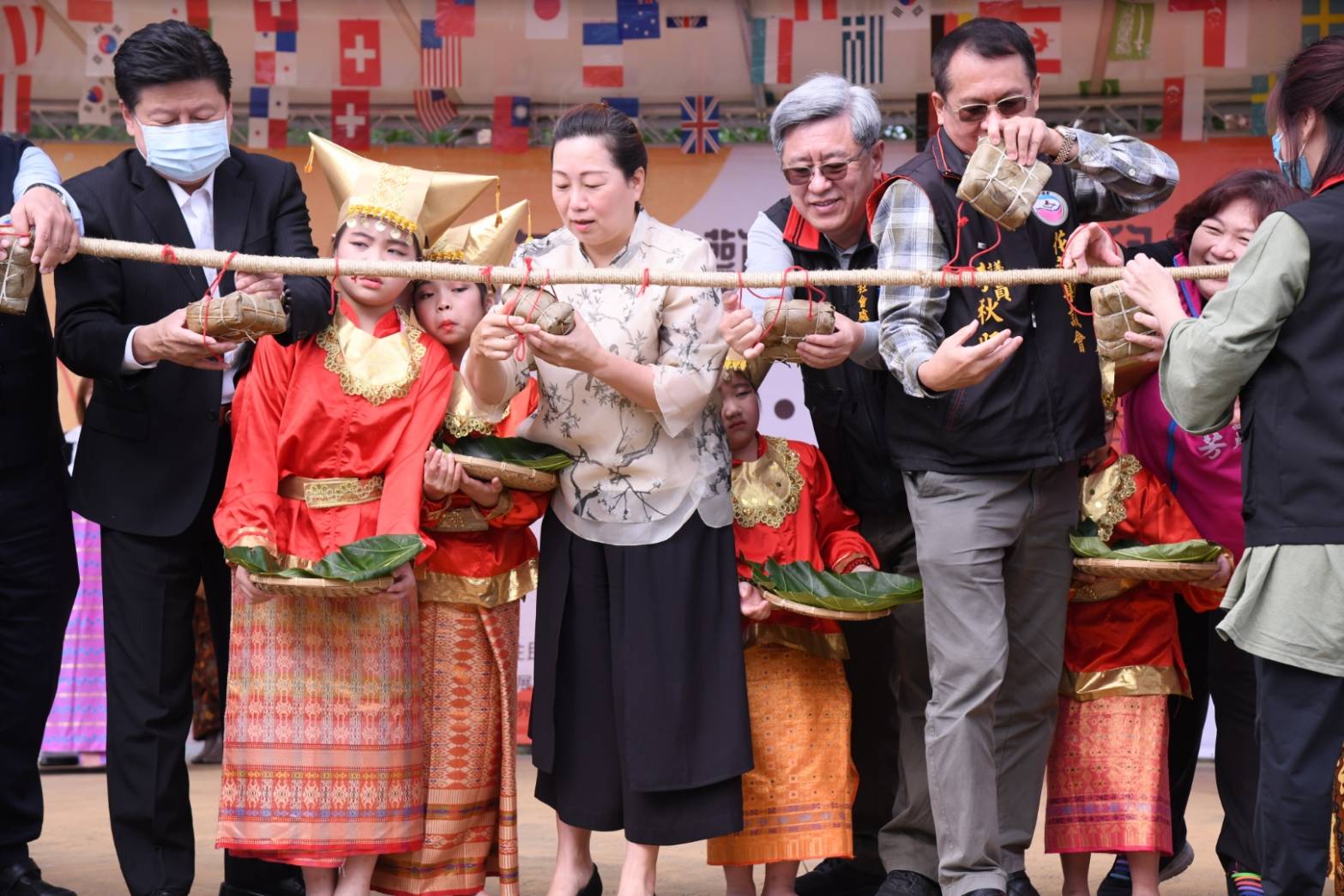 The new immigrants of the county showed warmth and enthusiasm and enjoyed the event together. (Photo / Provided by the Hualien County Government)