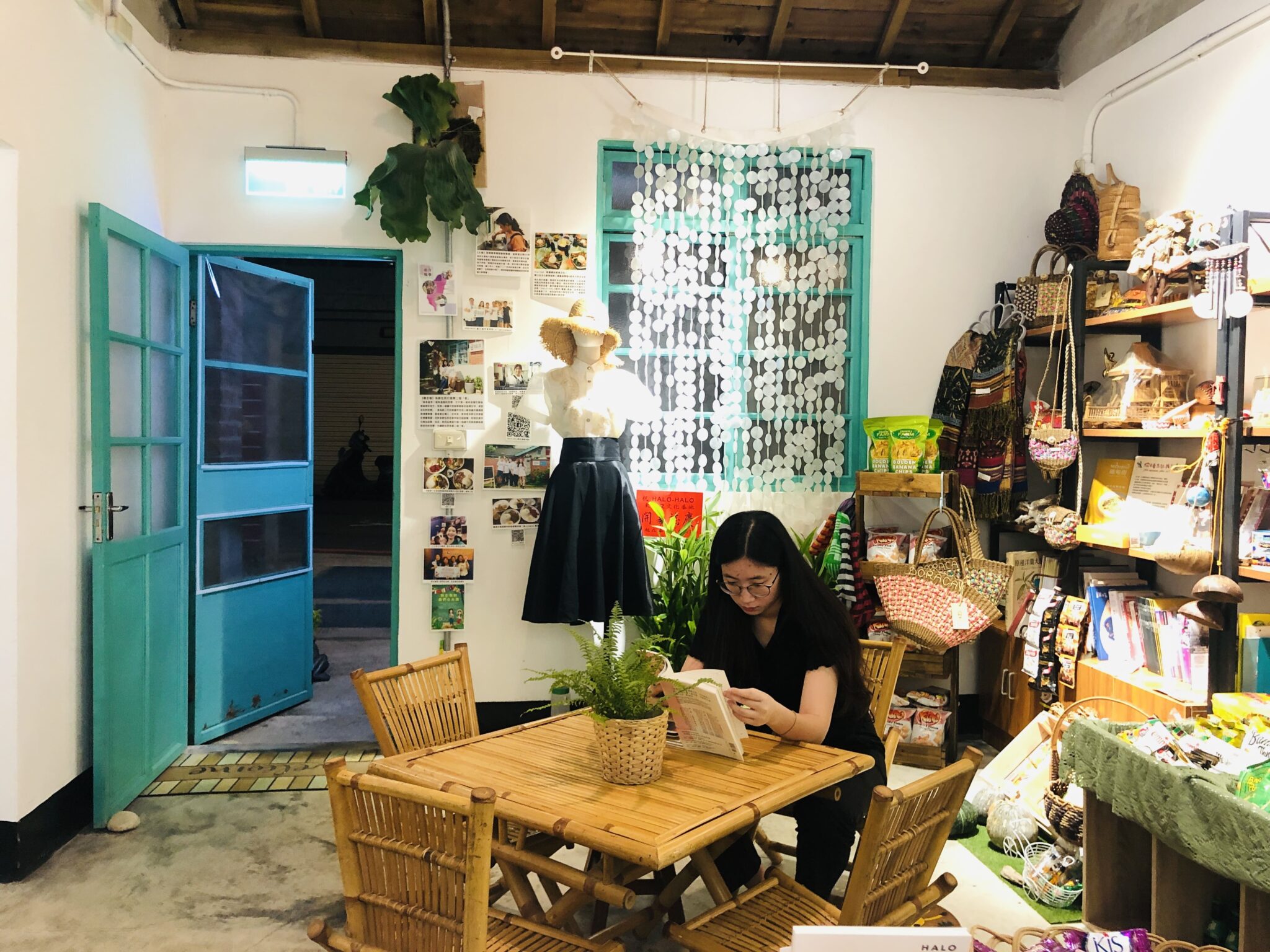 Không gian nội thất của nhà hàng mang đậm dấu ấn văn hóa Đài Loan và Philippines. (Nguồn ảnh: Nhân vật cung cấp)