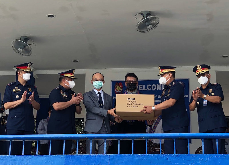 The Taiwan representative office in the Philippines joined hands with Taiwanese businessmen to donate 100,000 masks. (Photo / Provided by the Taipei Economic and Cultural Office in the Philippines)