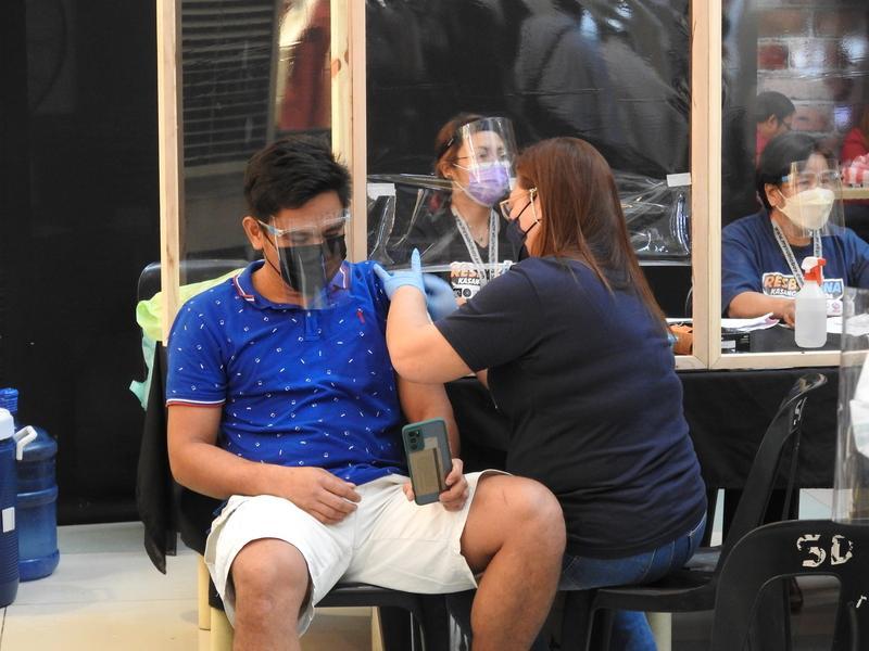 The Taiwan representative office assists the local police in pandemic prevention and control. (Photo / Provided by the Taipei Economic and Cultural Office in the Philippines)