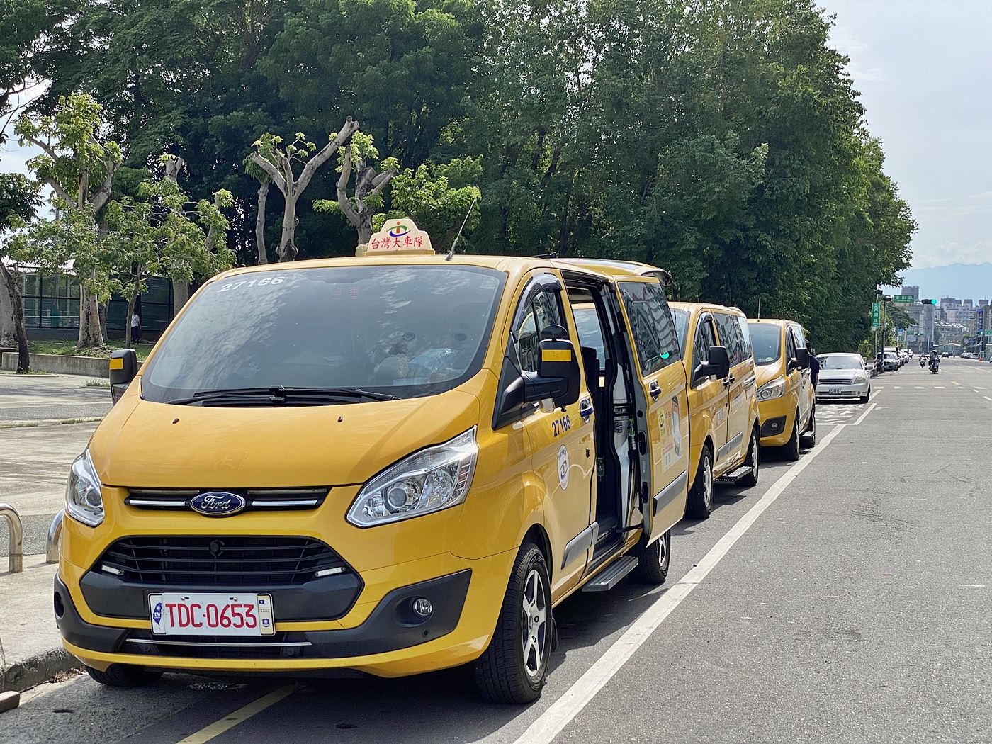 This special taxi service is provided specifically for residents of Chiayi City without relatives to transport them to vaccination stations. (Photo / Provided by the Chiayi Government Department of Social Affairs)