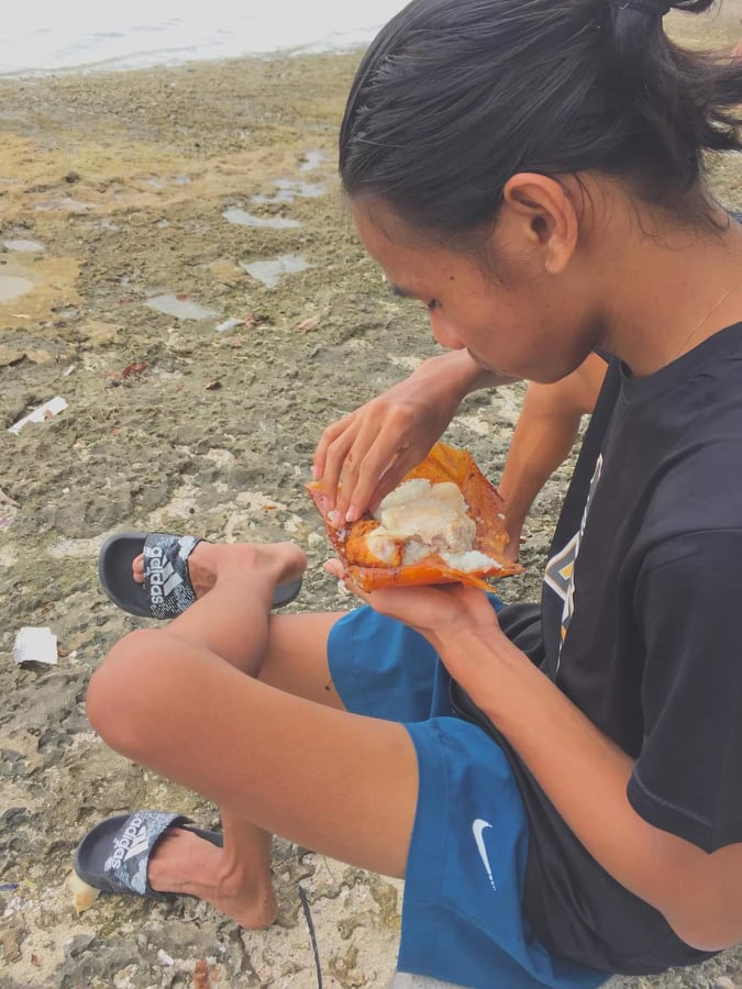 Joebhert Redoble eating on a “lechon plate”. (Photo / Retrieved from Cebu Daily News CDN)