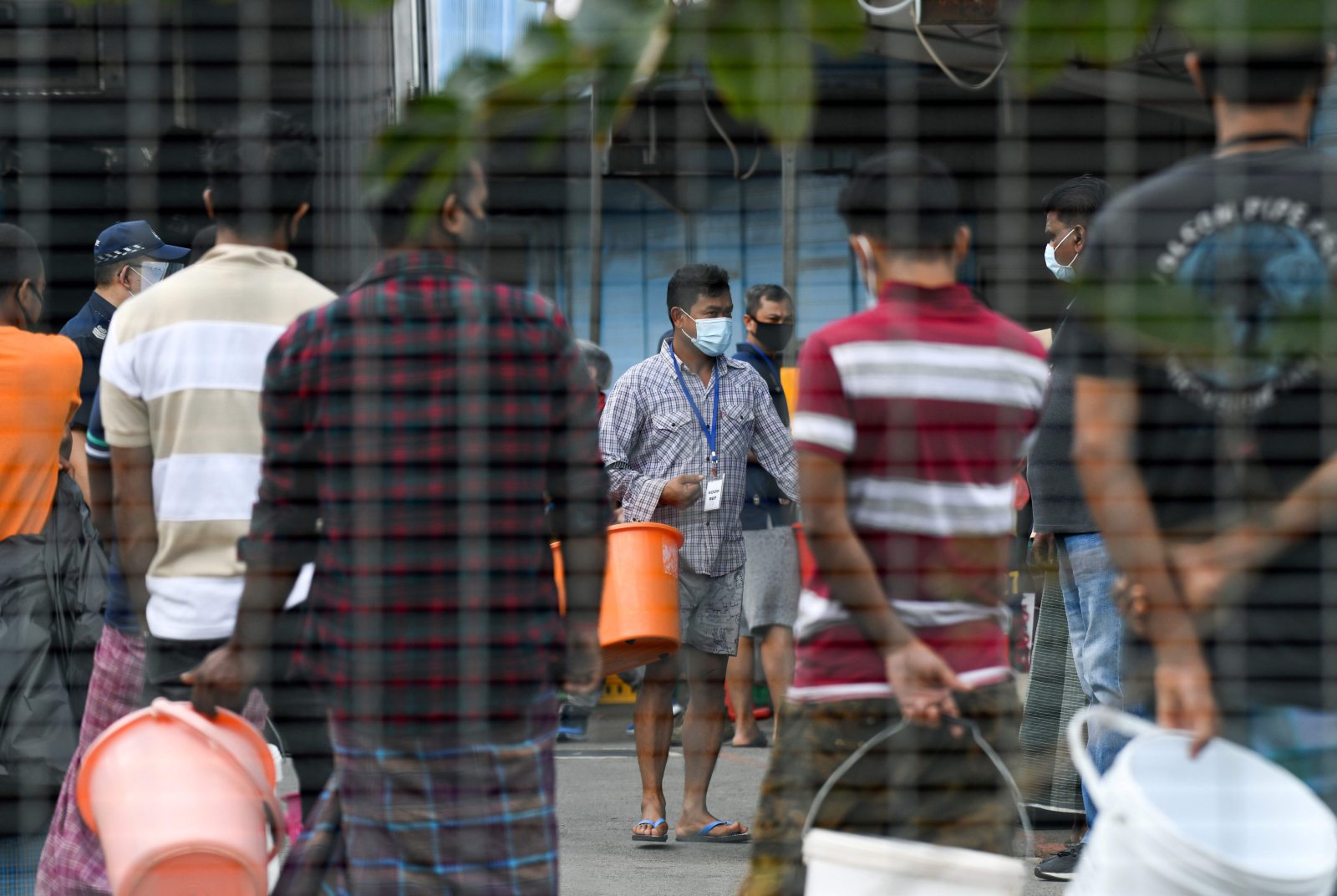 Penularan skala besar di asrama pekerja migran di Singapura. Sumber: foto diambil dari Getty Images. 