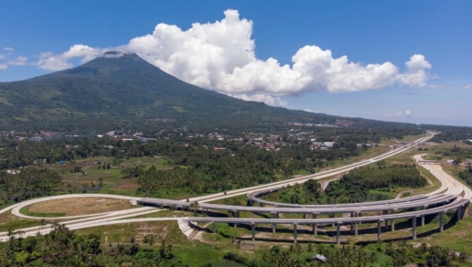 Salah satu interchange di ruas jalan tol Manado-Bitung, Sulawesi Utara. Jalan tol ini diresmikan oleh Presiden Joko Widodo, Selasa (29/9/2020) secara virtual. Foto/ Jasa Marga