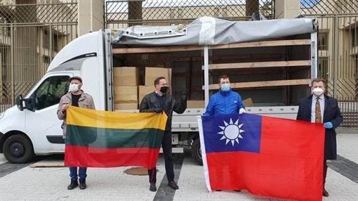 Lithuania donated 20,000 doses of the AZ vaccine to Taiwan (Photo / Provided by MOFA)