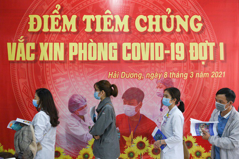 越南政府預計年底前，為70%民眾接種疫苗。 圖／翻攝自《路透社》