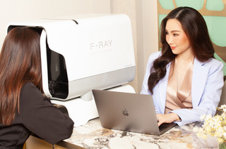 F-Ray Beauty Compass นวัตกรรมการตรวจผลลัพธ์ความงาม เทคโนโลยีเดียวในโลกและเครื่องเดียวในไทย／ภาพจาก THE STANDARD