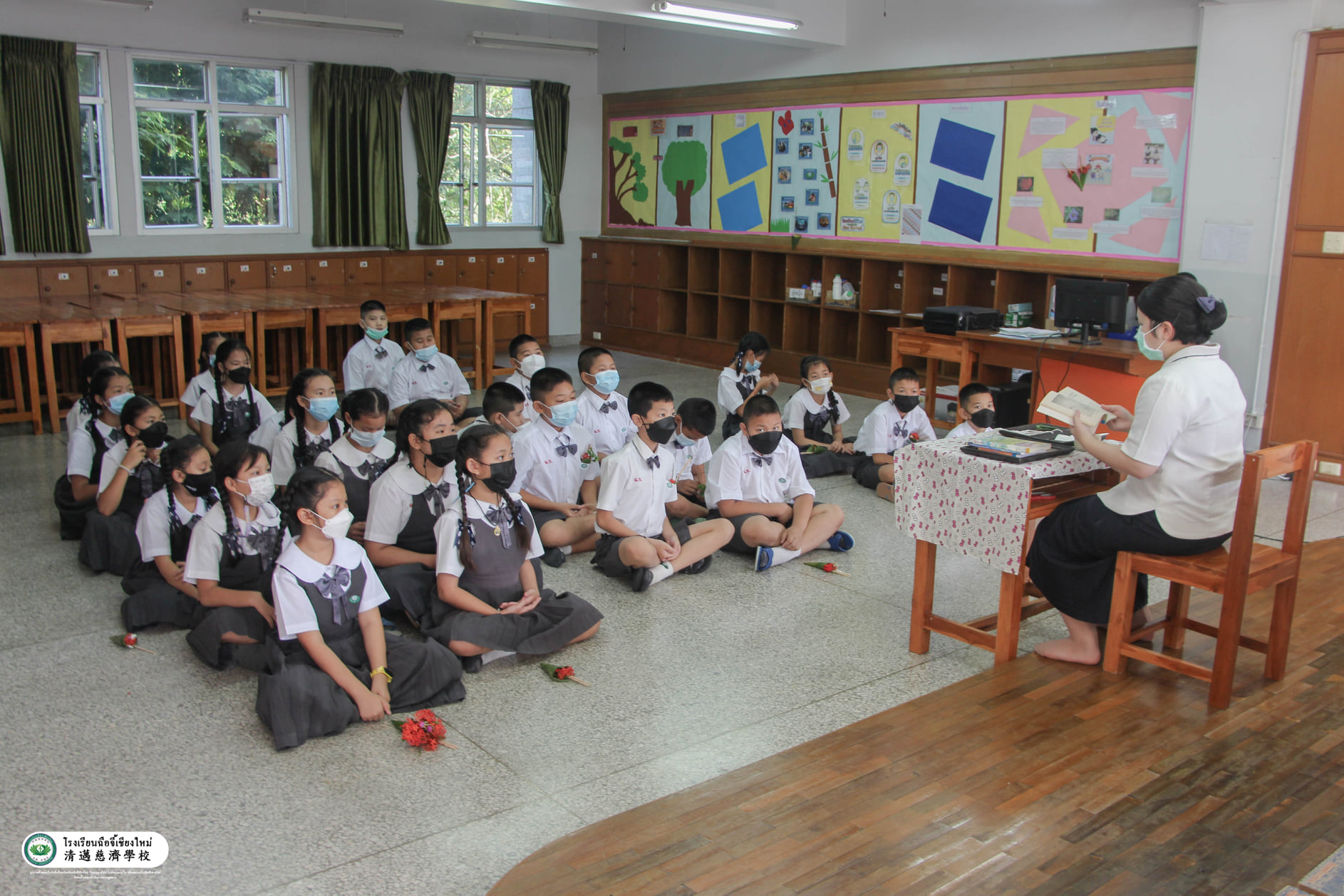 來台讀書後回泰國擔任老師　中泰即時口譯也在行（圖／翻攝自Chiangmai Tzu Chi School臉書）