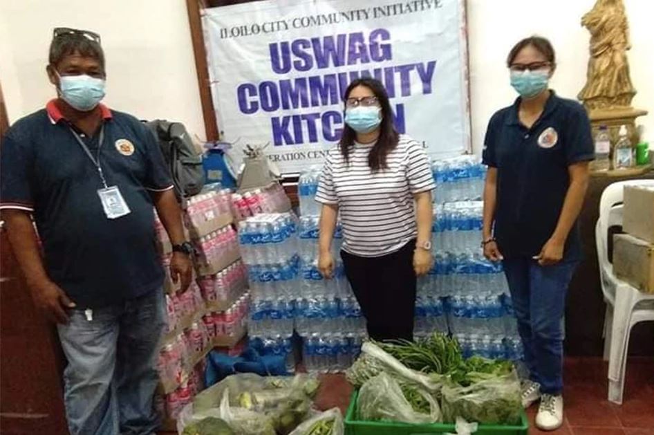 Iloilo City brings back its Uswag Community Kitchens to serve families affected by the enhanced community quarantine. (Photo courtesy of Dhay Centino)